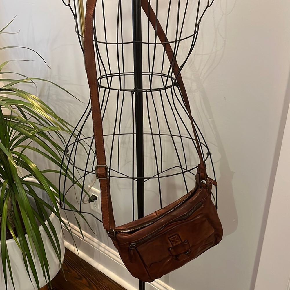 Harbour 2nd brown leather cross body purse.